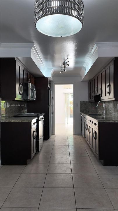 For Rent: $3,550 (4 beds, 2 baths, 1889 Square Feet)