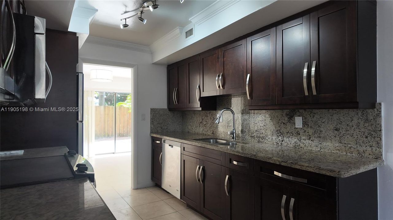 For Rent: $3,550 (4 beds, 2 baths, 1889 Square Feet)