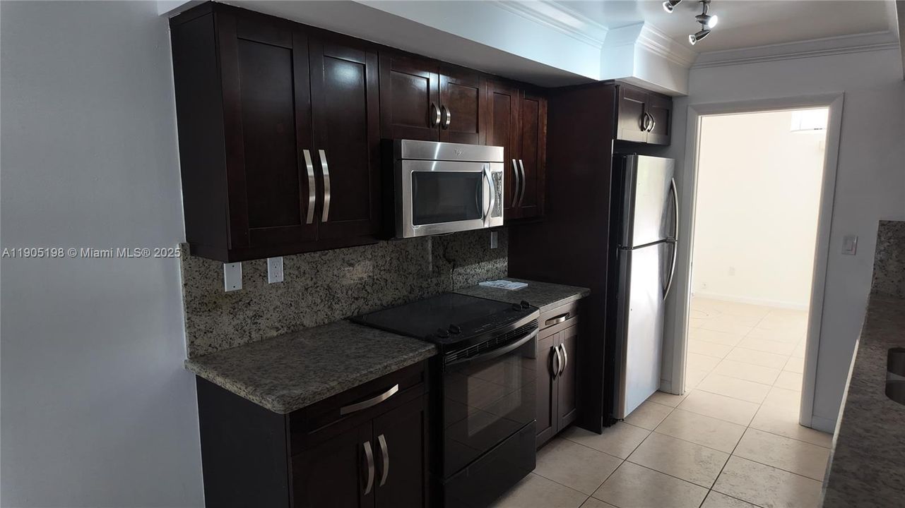 For Rent: $3,550 (4 beds, 2 baths, 1889 Square Feet)