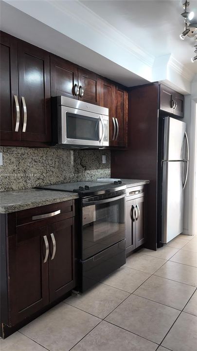 For Rent: $3,550 (4 beds, 2 baths, 1889 Square Feet)