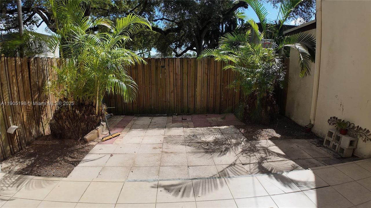 For Rent: $3,550 (4 beds, 2 baths, 1889 Square Feet)