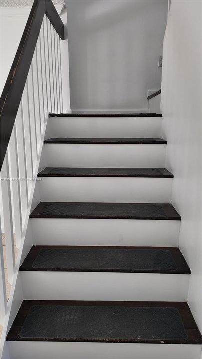 For Rent: $3,550 (4 beds, 2 baths, 1889 Square Feet)