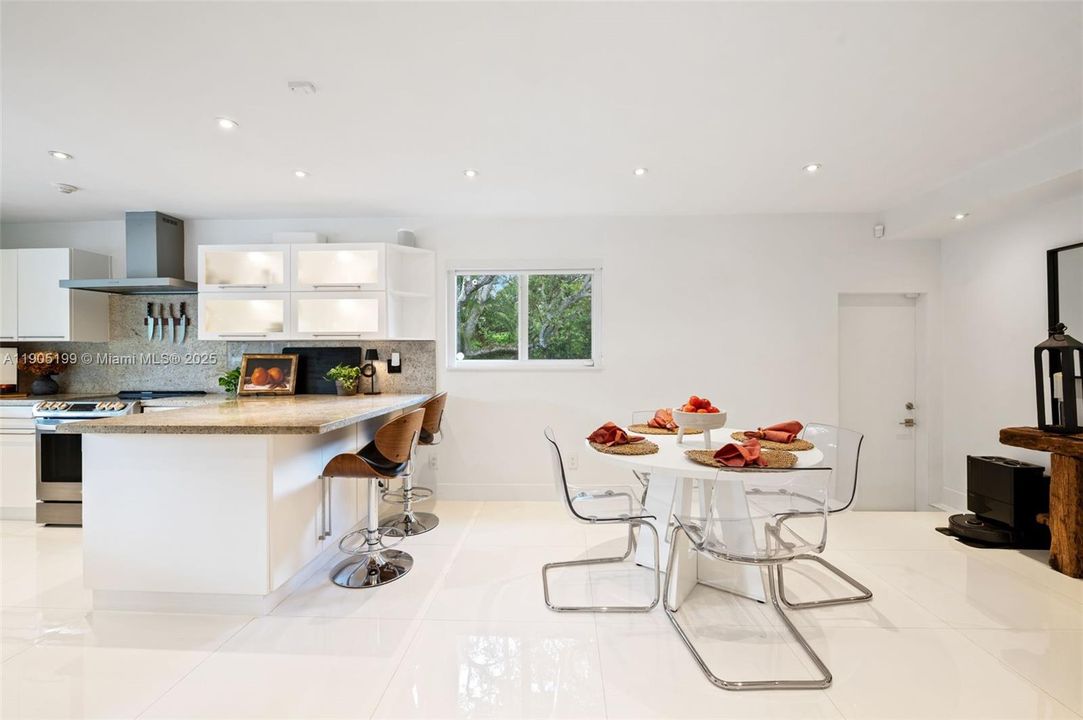 Activo con contrato: $1,625,000 (3 camas, 2 baños, 1854 Pies cuadrados)