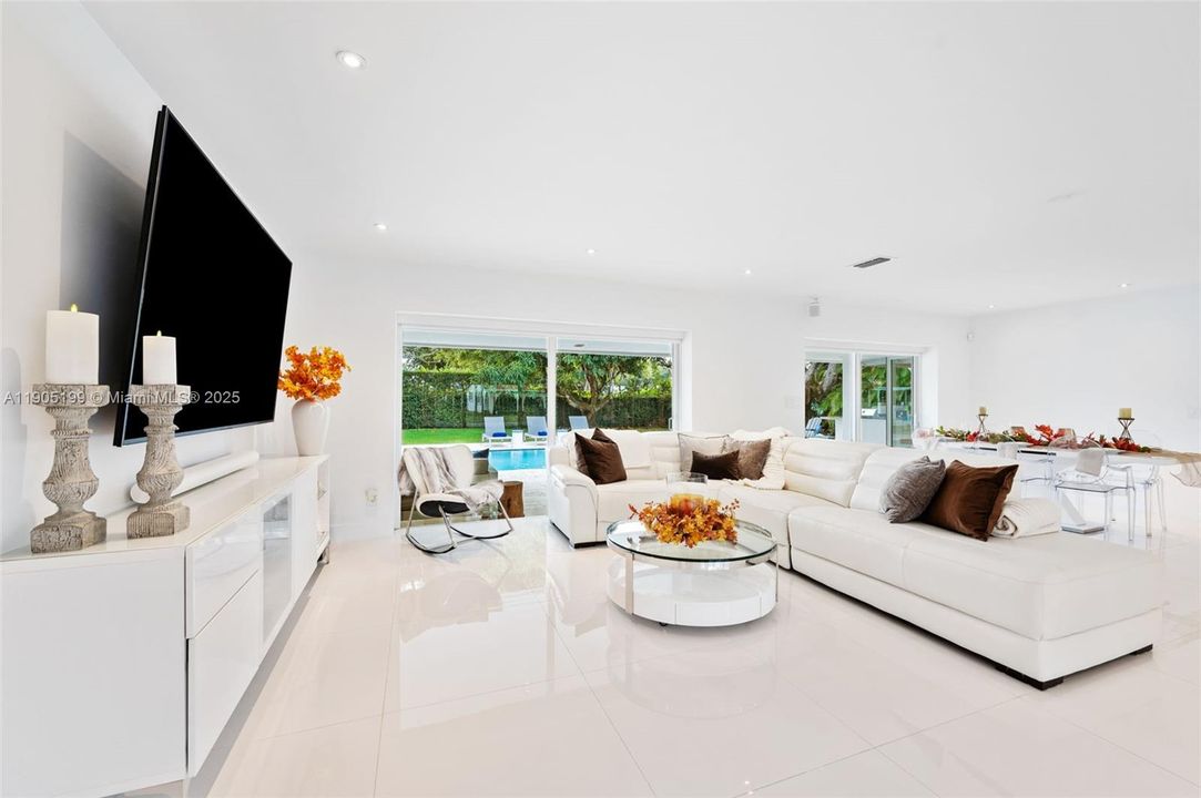 Activo con contrato: $1,625,000 (3 camas, 2 baños, 1854 Pies cuadrados)