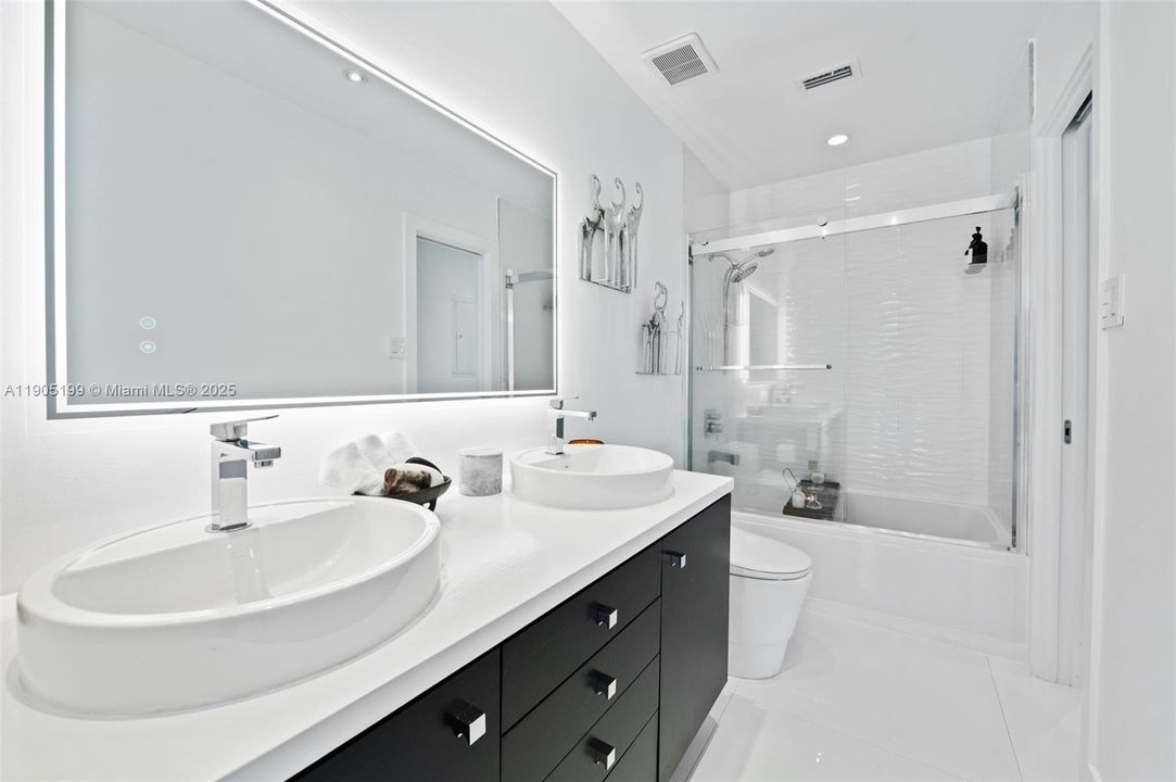 Activo con contrato: $1,625,000 (3 camas, 2 baños, 1854 Pies cuadrados)