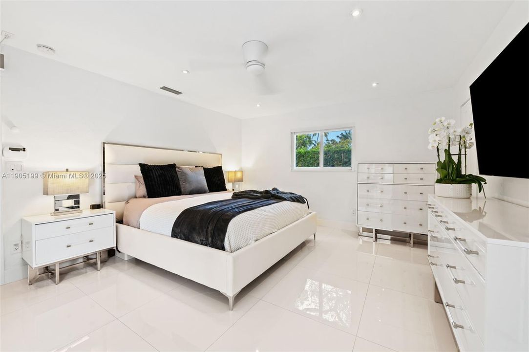 Activo con contrato: $1,625,000 (3 camas, 2 baños, 1854 Pies cuadrados)