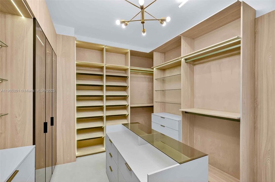 For Sale: $6,375,000 (5 beds, 6 baths, 3750 Square Feet)