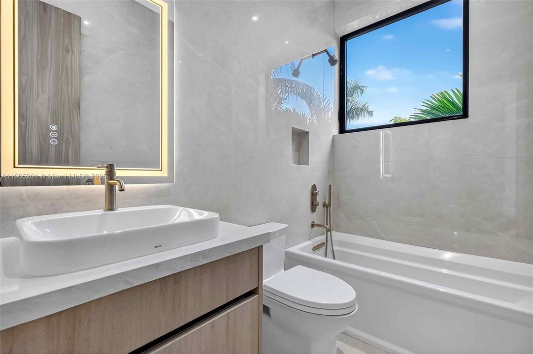 For Sale: $6,375,000 (5 beds, 6 baths, 3750 Square Feet)