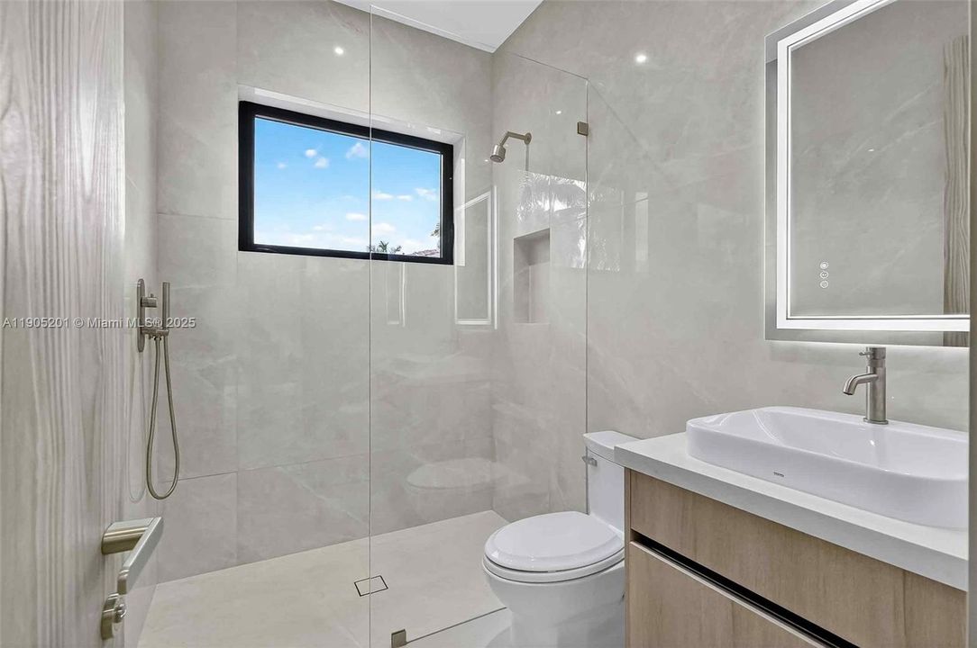 For Sale: $6,375,000 (5 beds, 6 baths, 3750 Square Feet)