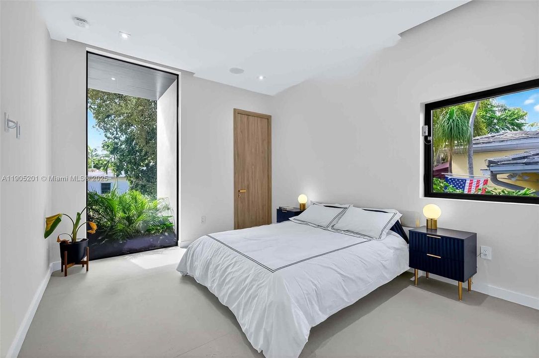 For Sale: $6,375,000 (5 beds, 6 baths, 3750 Square Feet)