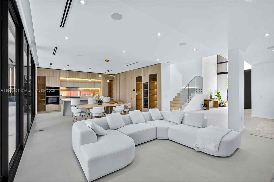 For Sale: $6,375,000 (5 beds, 6 baths, 3750 Square Feet)