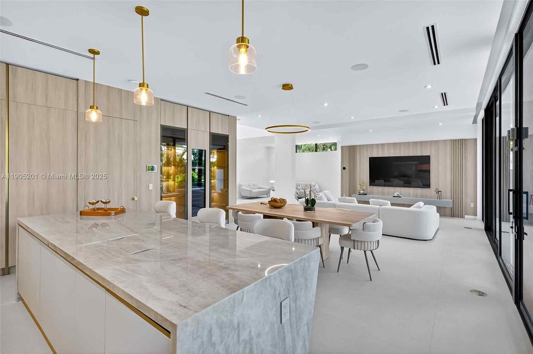 For Sale: $6,375,000 (5 beds, 6 baths, 3750 Square Feet)