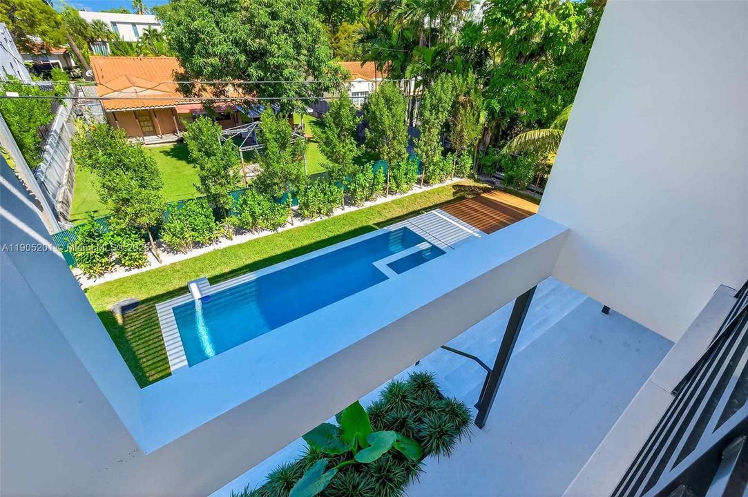 For Sale: $6,375,000 (5 beds, 6 baths, 3750 Square Feet)