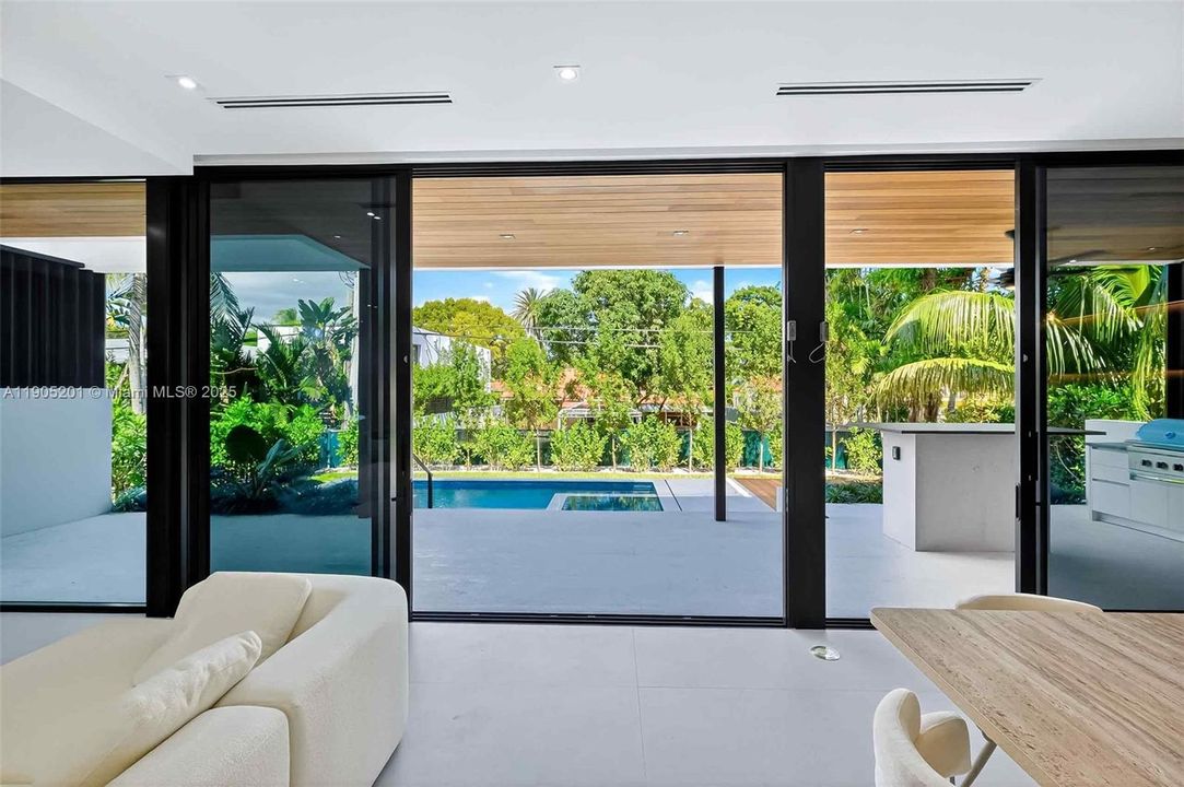 For Sale: $6,375,000 (5 beds, 6 baths, 3750 Square Feet)