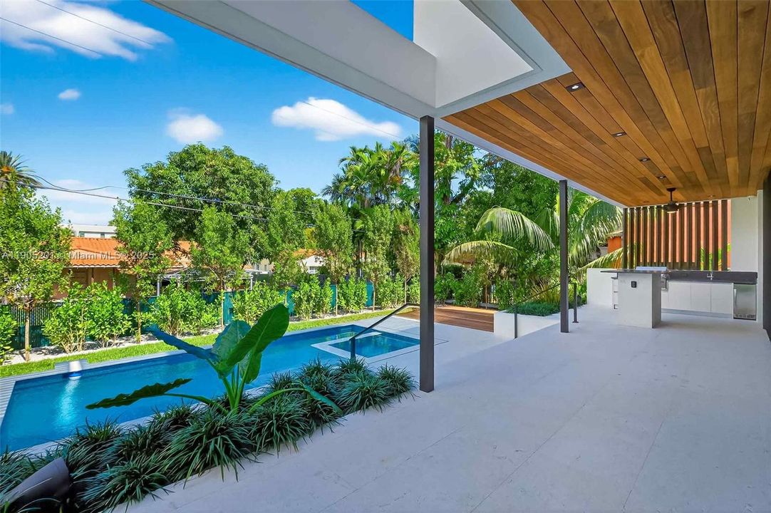 For Sale: $6,375,000 (5 beds, 6 baths, 3750 Square Feet)