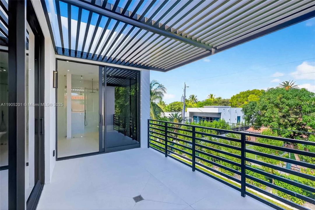 For Sale: $6,375,000 (5 beds, 6 baths, 3750 Square Feet)