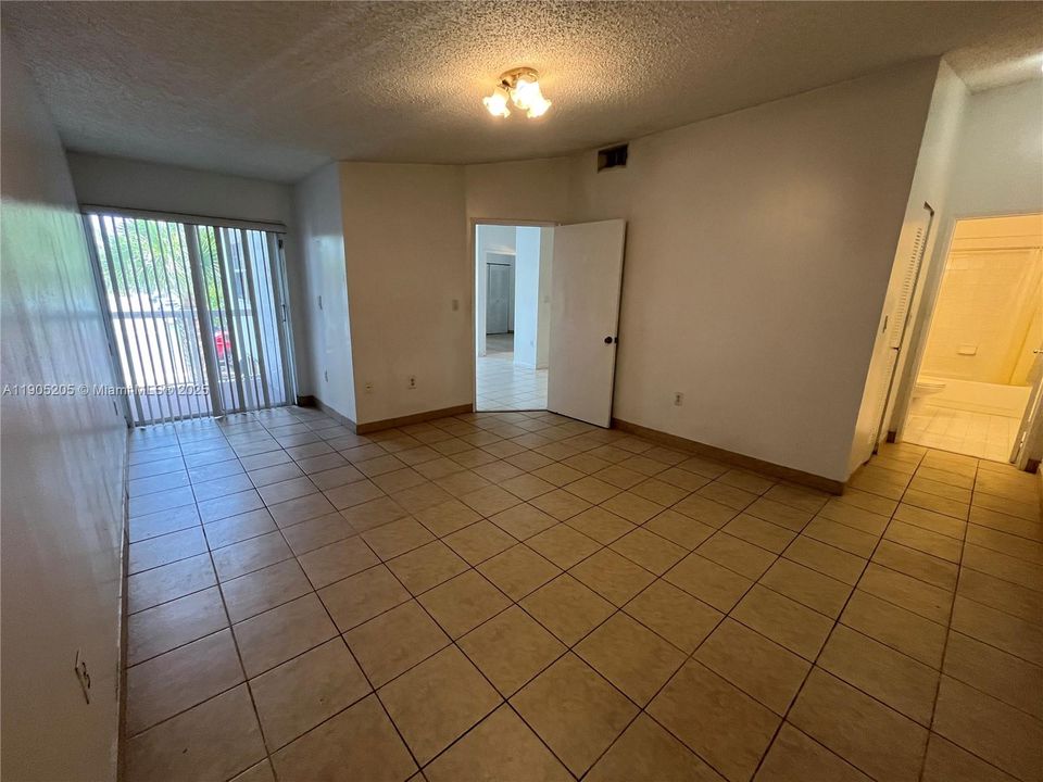 For Rent: $2,150 (2 beds, 2 baths, 880 Square Feet)