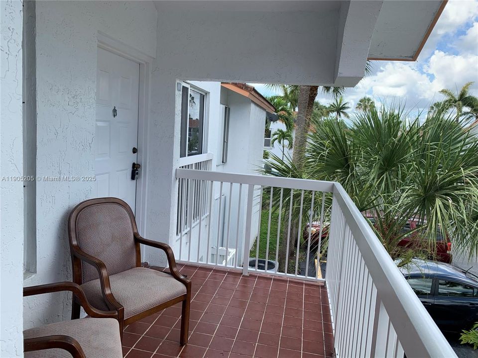 For Rent: $2,150 (2 beds, 2 baths, 880 Square Feet)