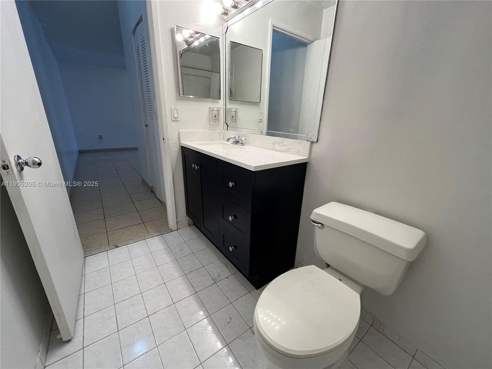 For Rent: $2,150 (2 beds, 2 baths, 880 Square Feet)