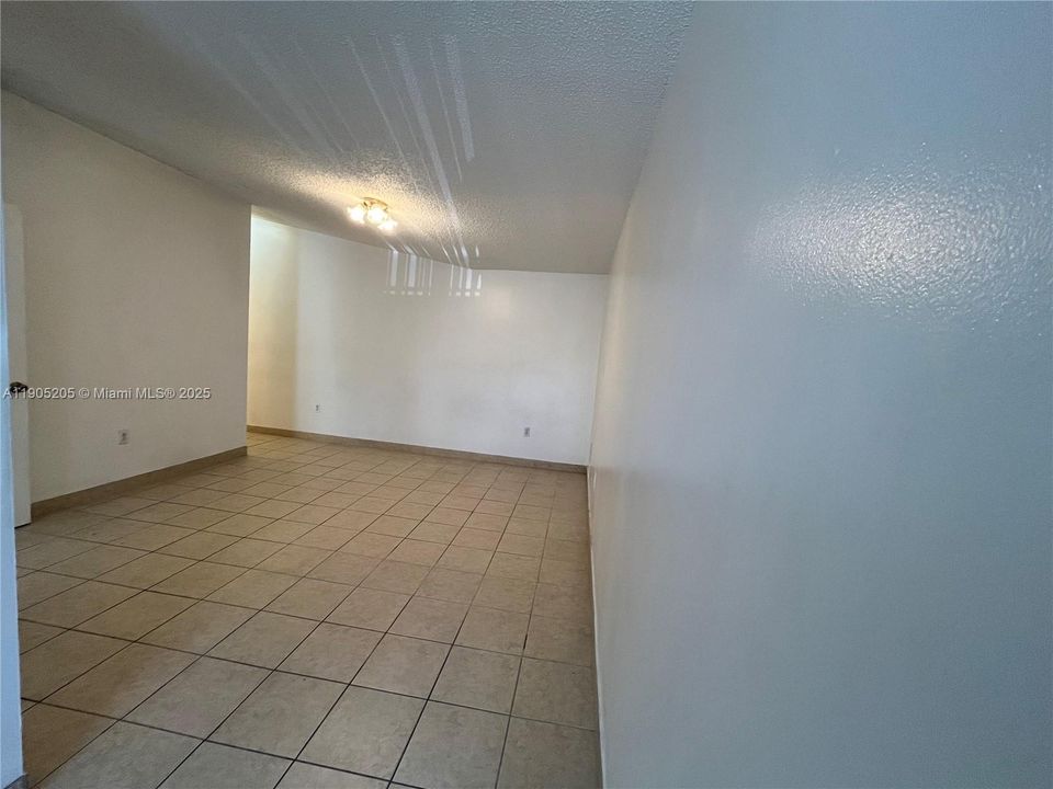 For Rent: $2,150 (2 beds, 2 baths, 880 Square Feet)