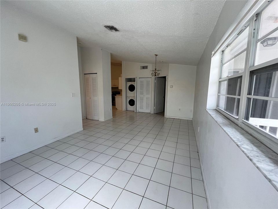 For Rent: $2,150 (2 beds, 2 baths, 880 Square Feet)