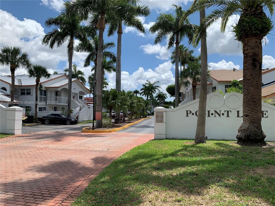 For Rent: $2,150 (2 beds, 2 baths, 880 Square Feet)