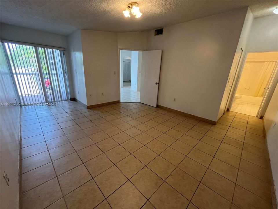 For Rent: $2,150 (2 beds, 2 baths, 880 Square Feet)