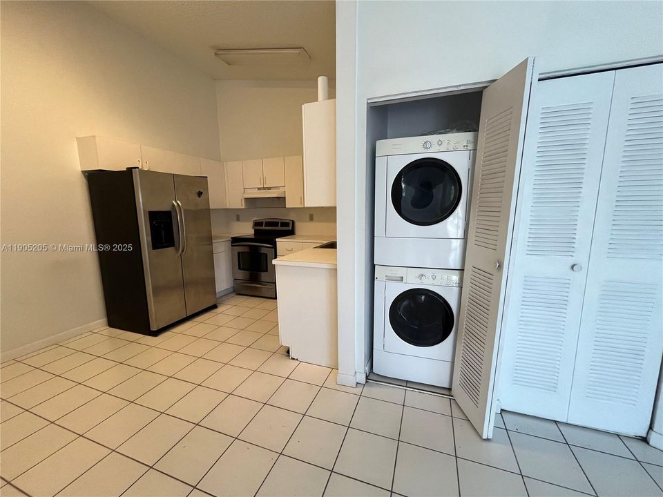 For Rent: $2,150 (2 beds, 2 baths, 880 Square Feet)