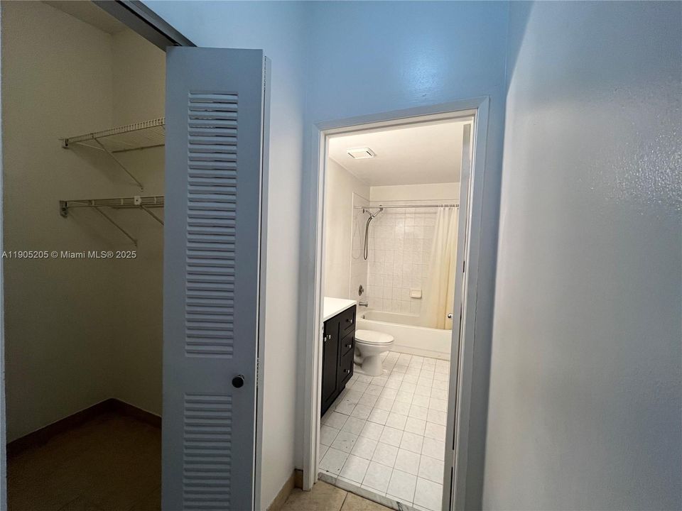 For Rent: $2,150 (2 beds, 2 baths, 880 Square Feet)