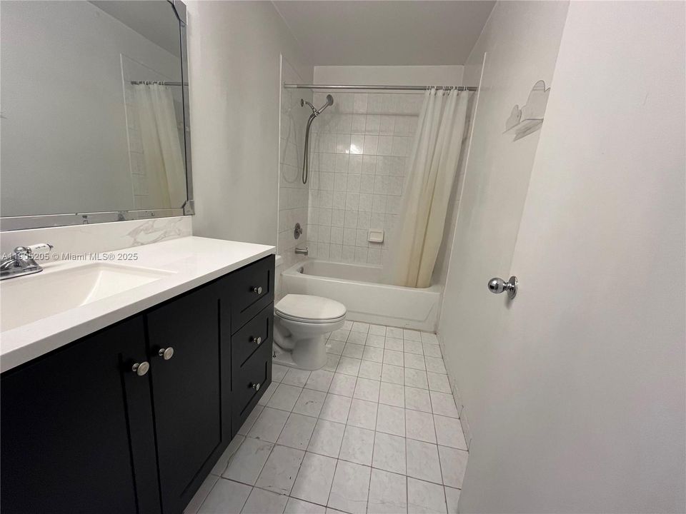 For Rent: $2,150 (2 beds, 2 baths, 880 Square Feet)