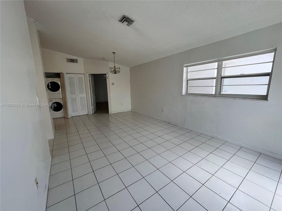 For Rent: $2,150 (2 beds, 2 baths, 880 Square Feet)