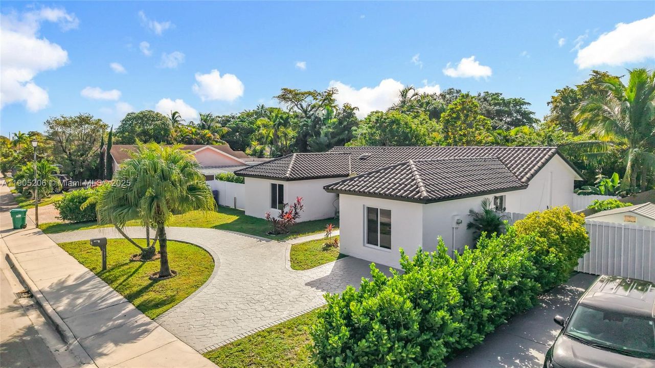 Recently Rented: $4,000 (4 beds, 3 baths, 1540 Square Feet)