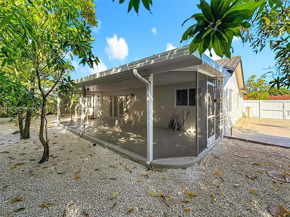 Recently Rented: $4,000 (4 beds, 3 baths, 1540 Square Feet)