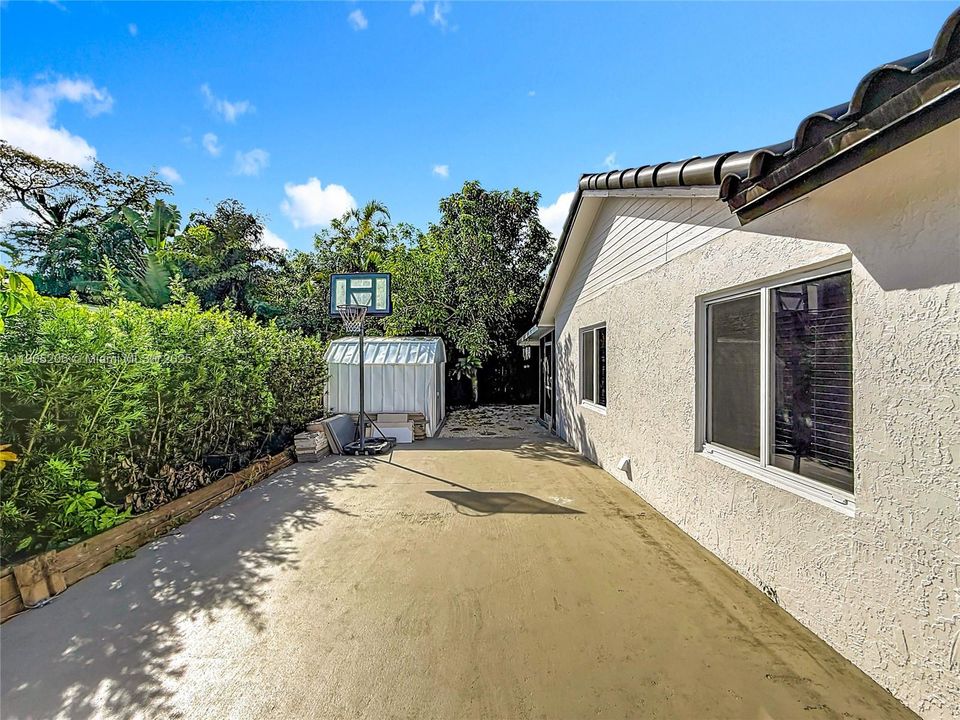 Recently Rented: $4,000 (4 beds, 3 baths, 1540 Square Feet)