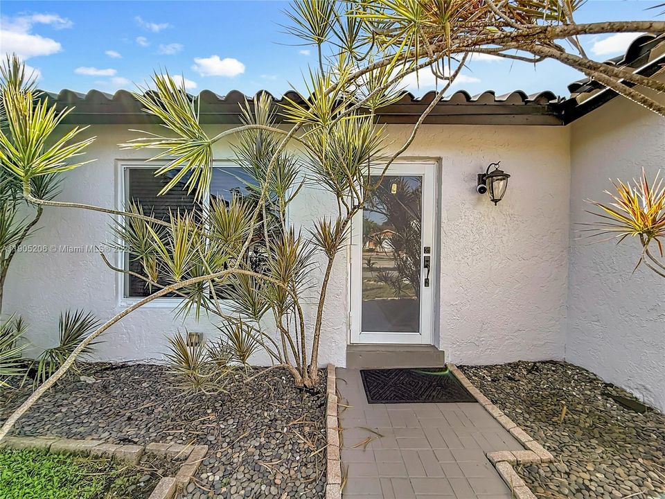 Recently Rented: $4,000 (4 beds, 3 baths, 1540 Square Feet)