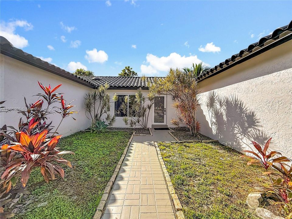 Recently Rented: $4,000 (4 beds, 3 baths, 1540 Square Feet)