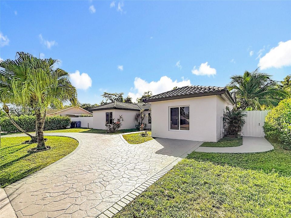 Recently Rented: $4,000 (4 beds, 3 baths, 1540 Square Feet)