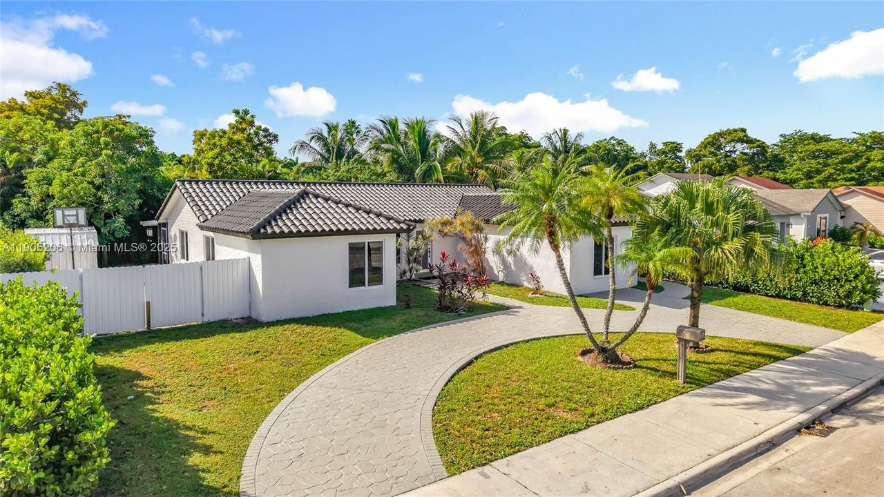 Recently Rented: $4,000 (4 beds, 3 baths, 1540 Square Feet)