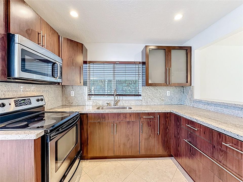 Recently Rented: $4,000 (4 beds, 3 baths, 1540 Square Feet)