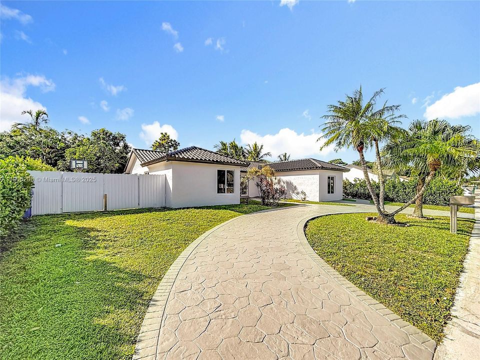 Recently Rented: $4,000 (4 beds, 3 baths, 1540 Square Feet)