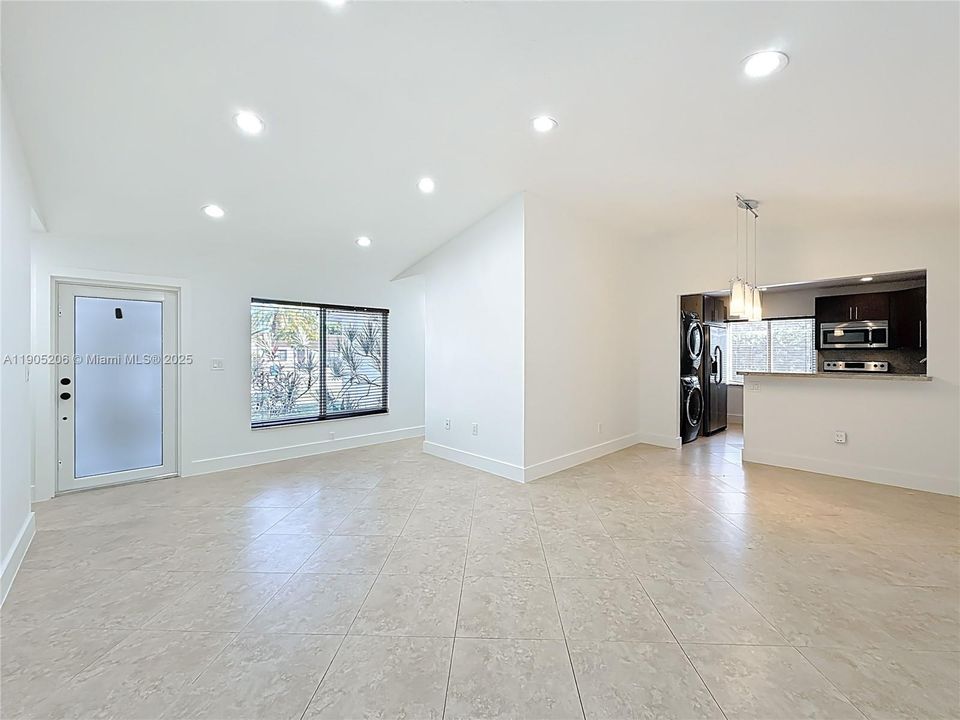 Recently Rented: $4,000 (4 beds, 3 baths, 1540 Square Feet)