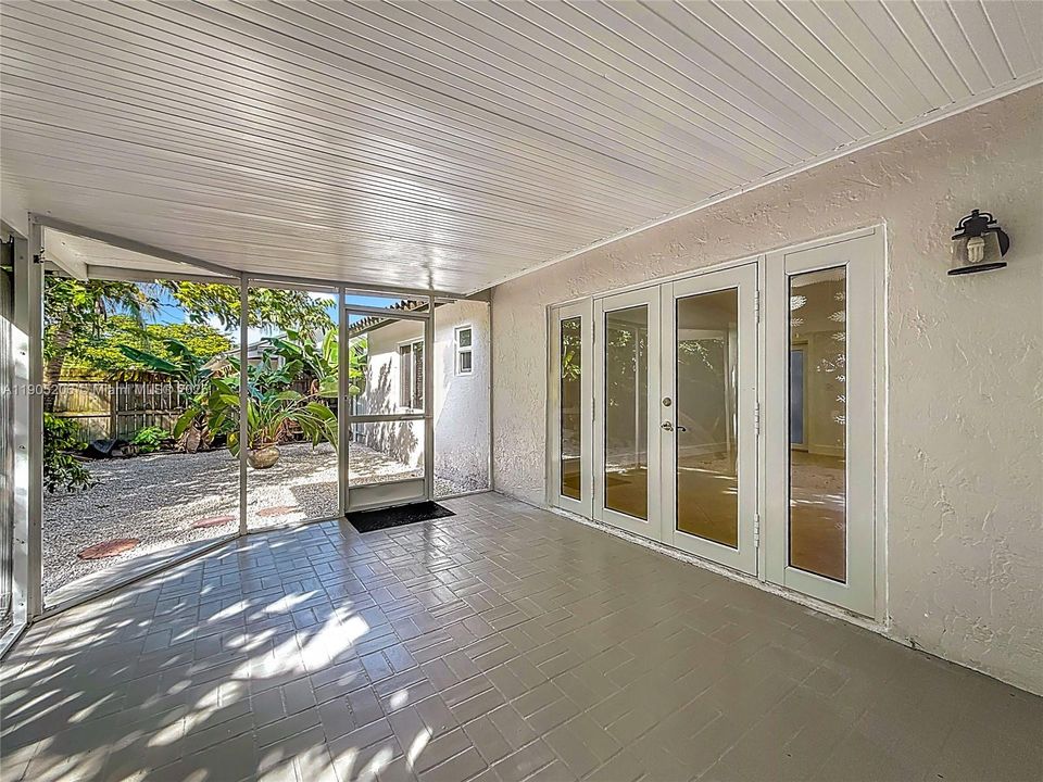 Recently Rented: $4,000 (4 beds, 3 baths, 1540 Square Feet)