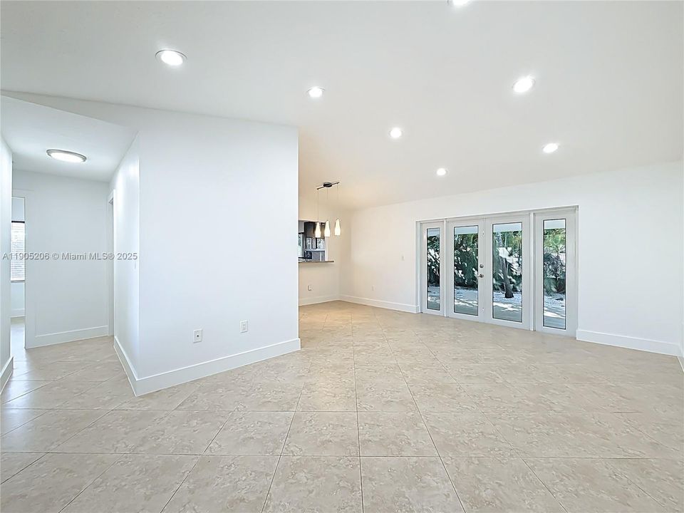 Recently Rented: $4,000 (4 beds, 3 baths, 1540 Square Feet)