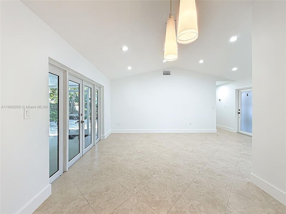 Recently Rented: $4,000 (4 beds, 3 baths, 1540 Square Feet)