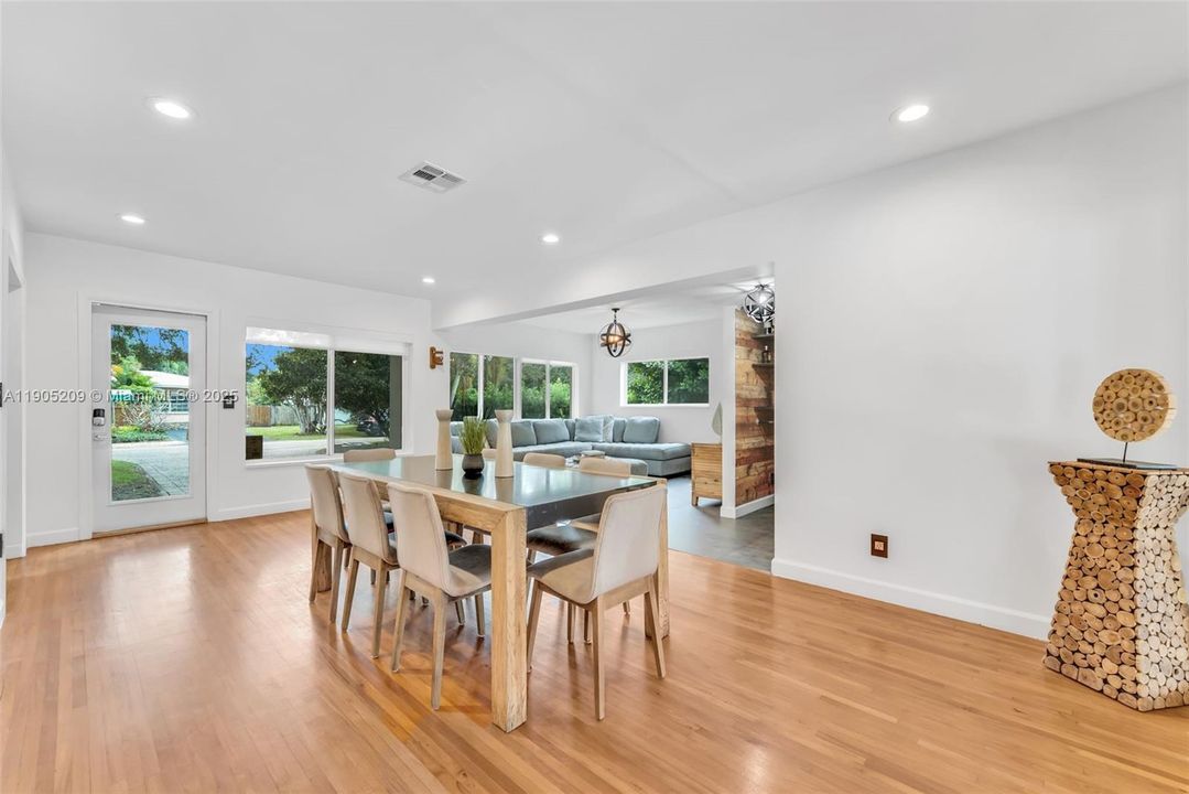 En Venta: $1,549,000 (4 camas, 4 baños, 2348 Pies cuadrados)