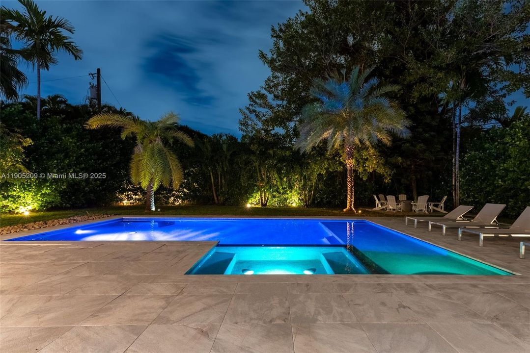 En Venta: $1,549,000 (4 camas, 4 baños, 2348 Pies cuadrados)