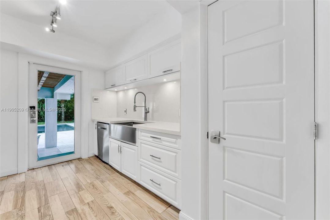 En Venta: $1,549,000 (4 camas, 4 baños, 2348 Pies cuadrados)