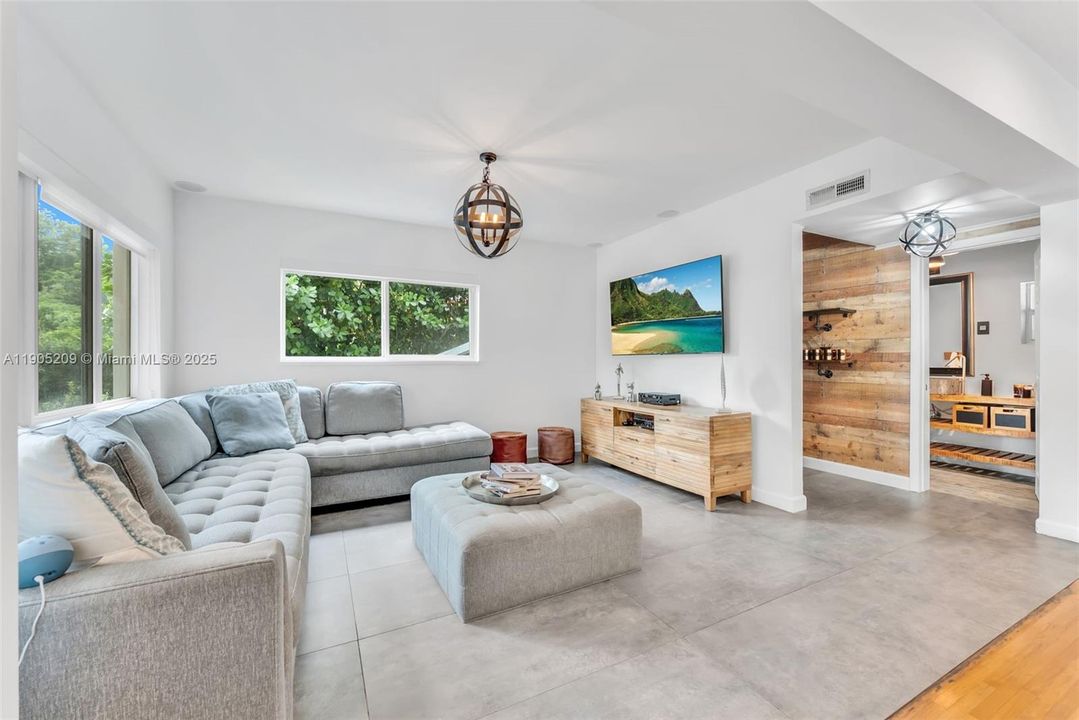 En Venta: $1,549,000 (4 camas, 4 baños, 2348 Pies cuadrados)