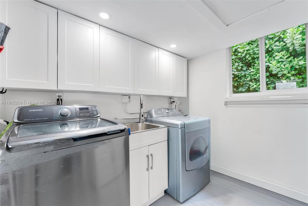 En Venta: $1,549,000 (4 camas, 4 baños, 2348 Pies cuadrados)