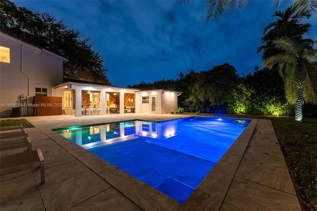 En Venta: $1,549,000 (4 camas, 4 baños, 2348 Pies cuadrados)